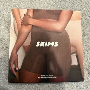 SKIMS Mid Waist Thigh Shorts in Brown